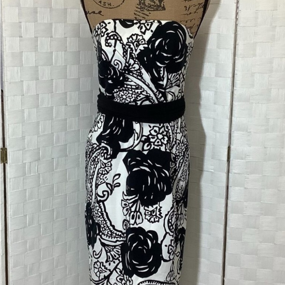 White House Black Market Black and White Sheath Cocktail Dress
